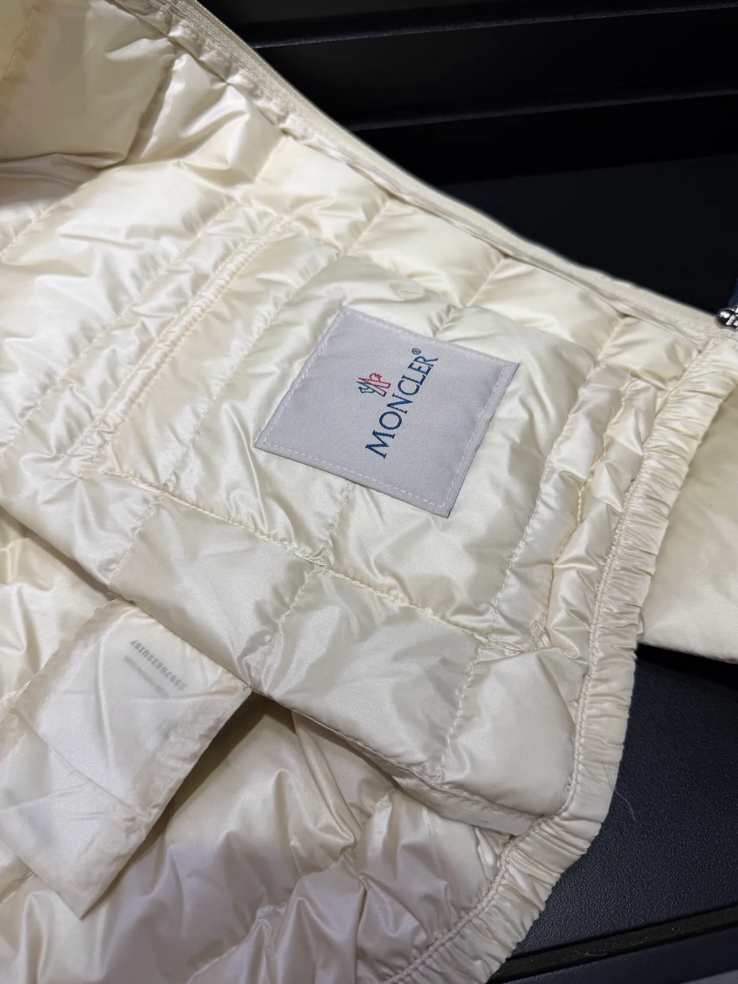 Moncler Same Style Lans Same Style ， 。 ， ; ， ， ， ：Black Khaki Beige Light Blue Light Pink White Size：1234